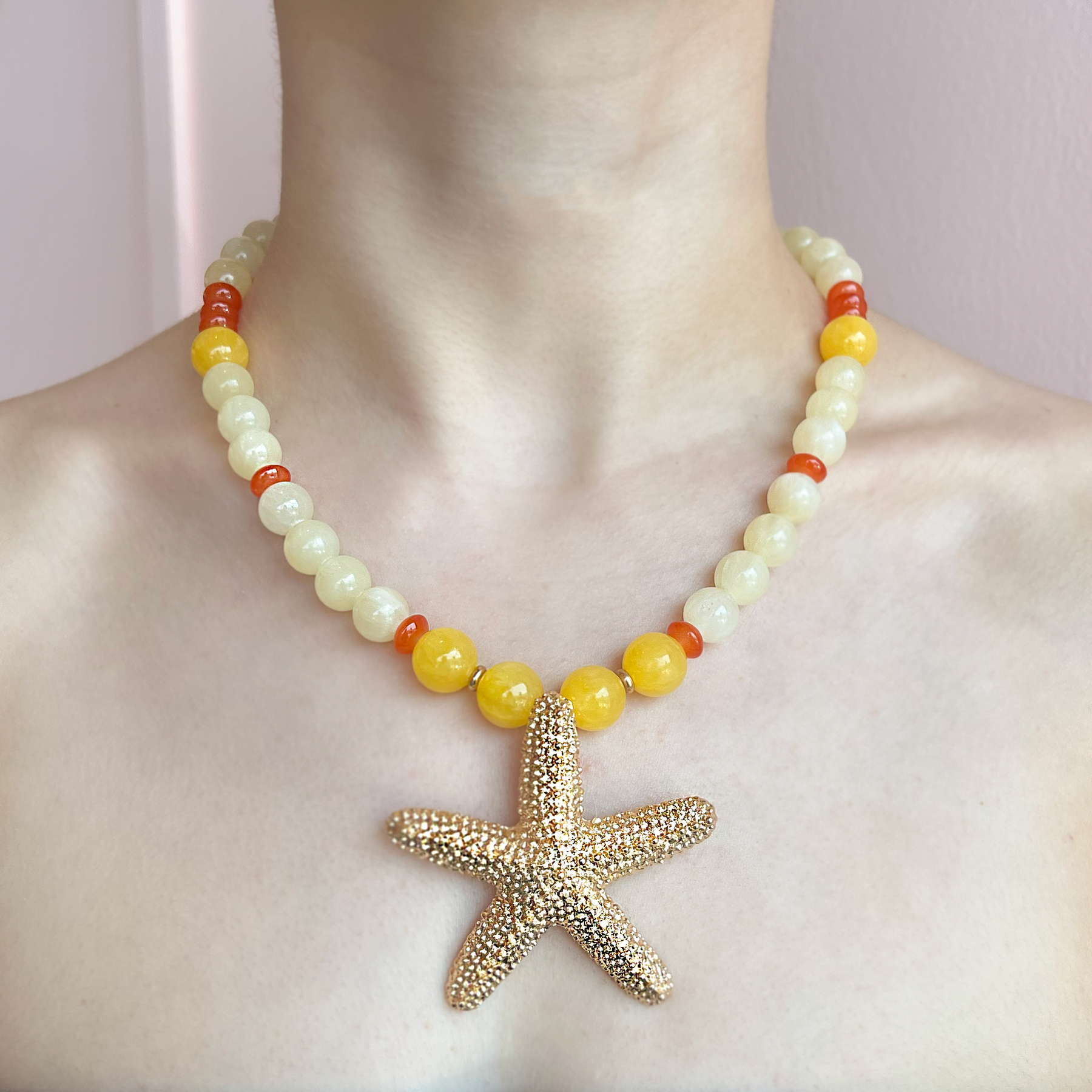 Collar jade amarillo y verde con estrella de mar