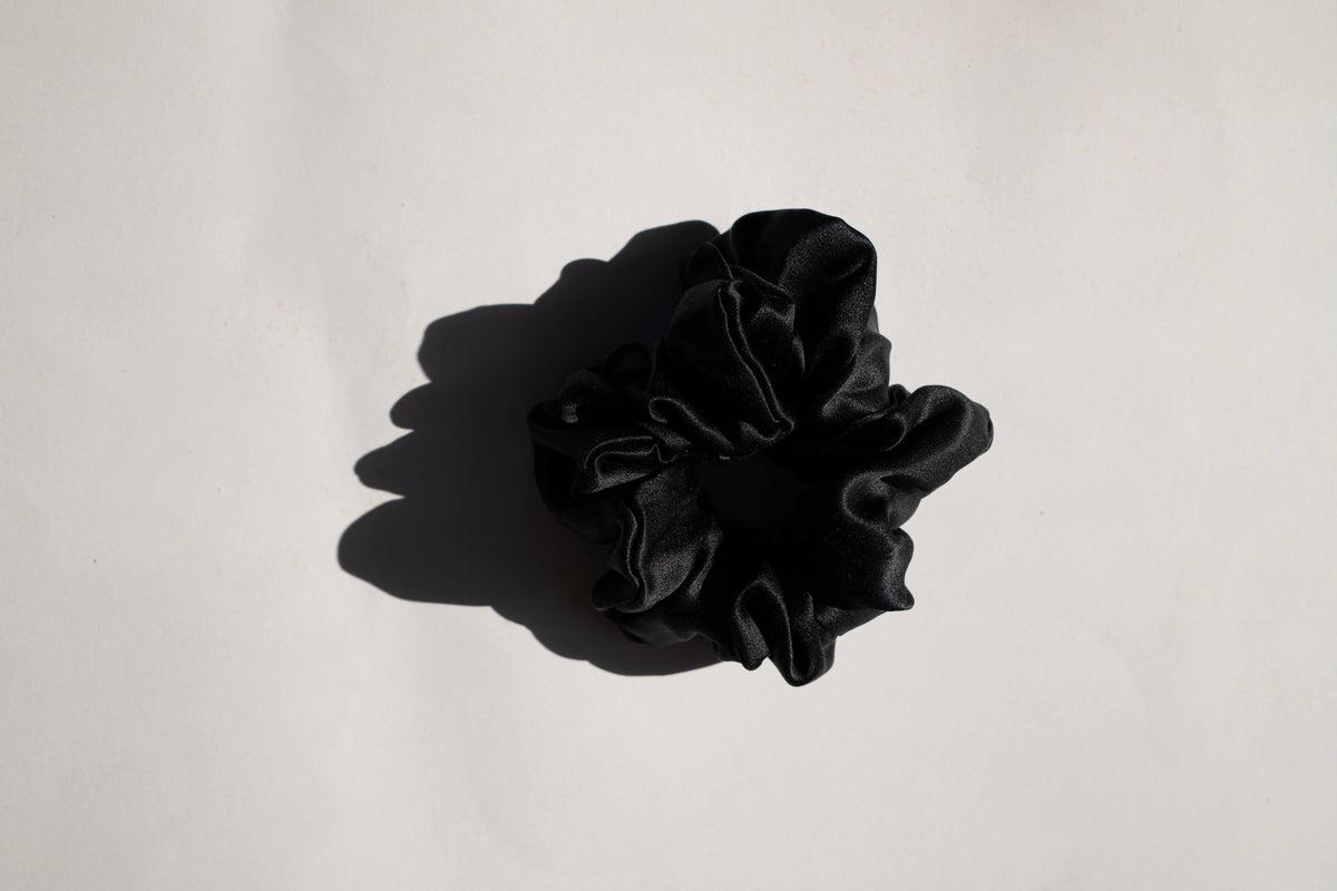 Scrunchie Negra de Seda