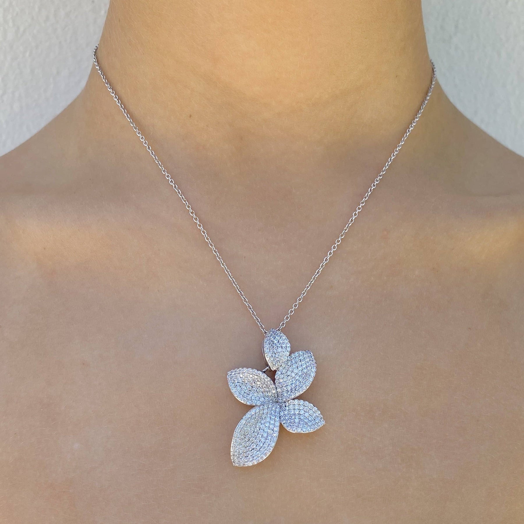 Medium Flower Neckalce