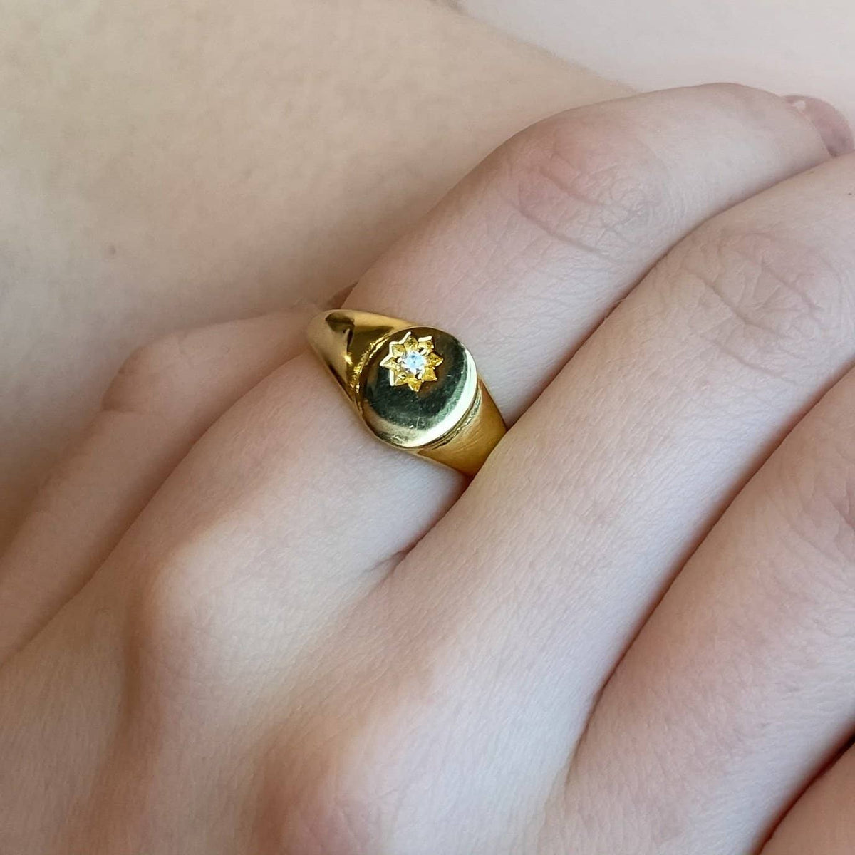 Anillo Signet con Zirconia