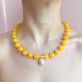 Collar Jade Amarillo Redondo con Perla
